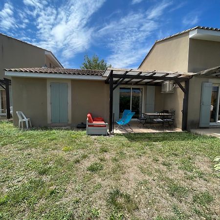Maison Plain Pied Avec Climatisation Dans Une Residence Privee Avec Piscine Saint-Saturnin-les-Avignon Exterior photo